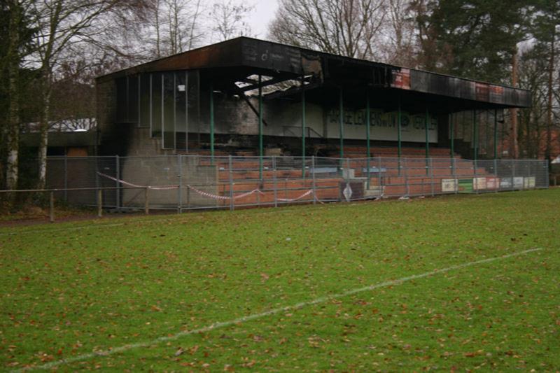 Tribune door brand geteisterd.