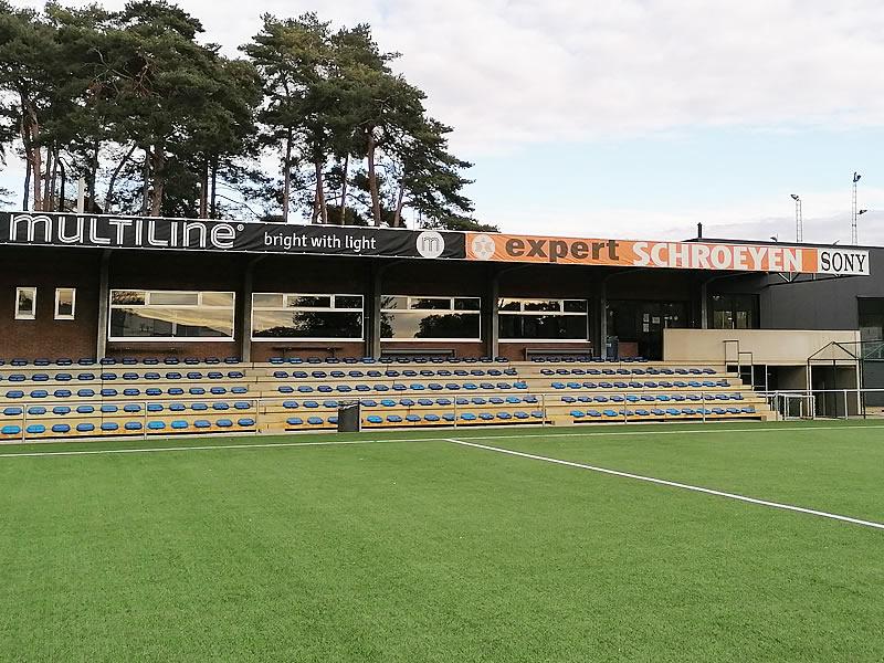 Sponsoring weerstandkoersel kan op verschillende manieren. Vooral de grote spandoeken van 5 m x 3m en de doeken van de omheining zijn zeer in trek. De doeken van de omheining hebben een formaat van 250 cm x 80 cm en hebben een huurprijs van 250 euro per seizoen.
